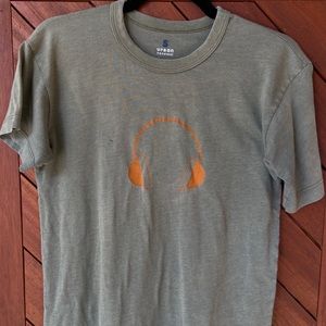 Urban Outfitters(renewal) headphone T-shirt